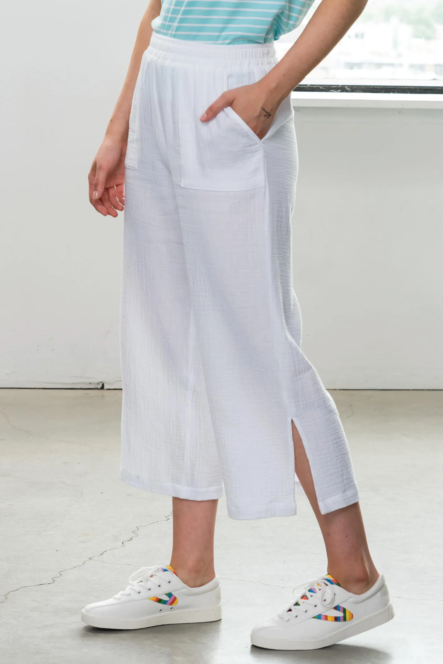 Alison Sheri A41056 White Cropped Trousers
