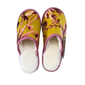 Aurora Pink Medium White Slippers