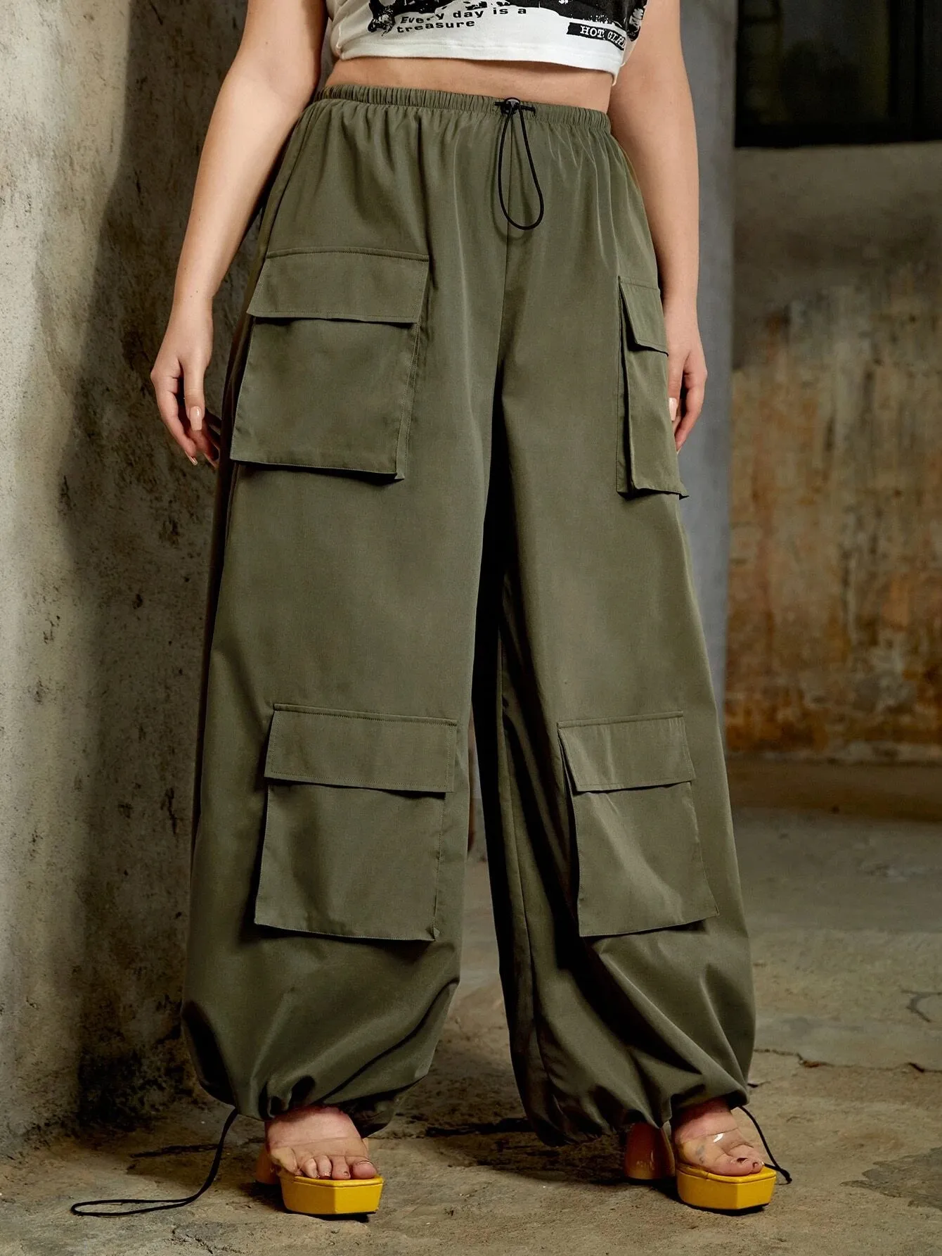 Flap Pocket Drawstring Hem Cargo Pants