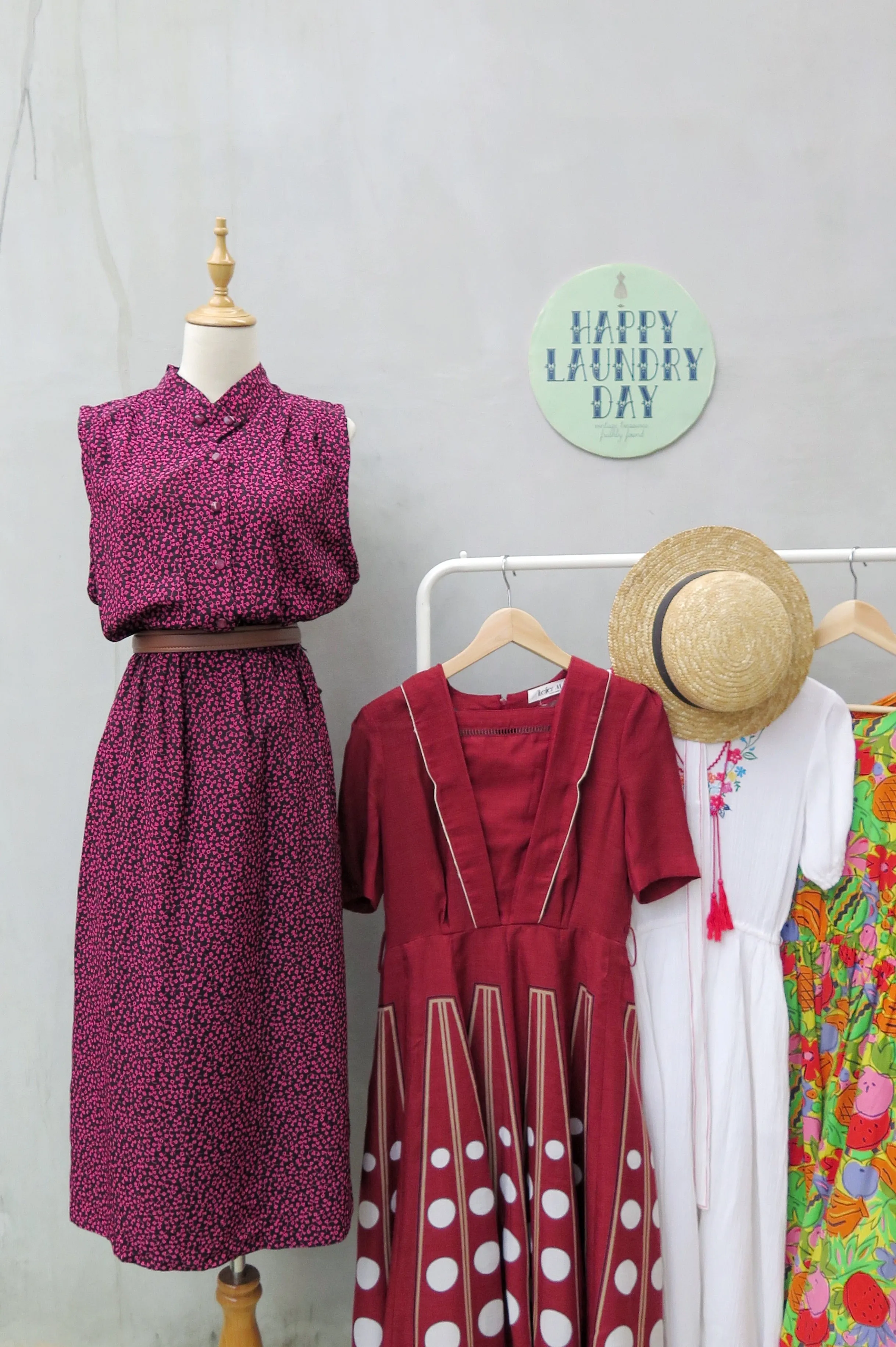 Seraphin | Vintage 1960s 1970s Unique Chelsea collar purple and black clover print sleeveless dress