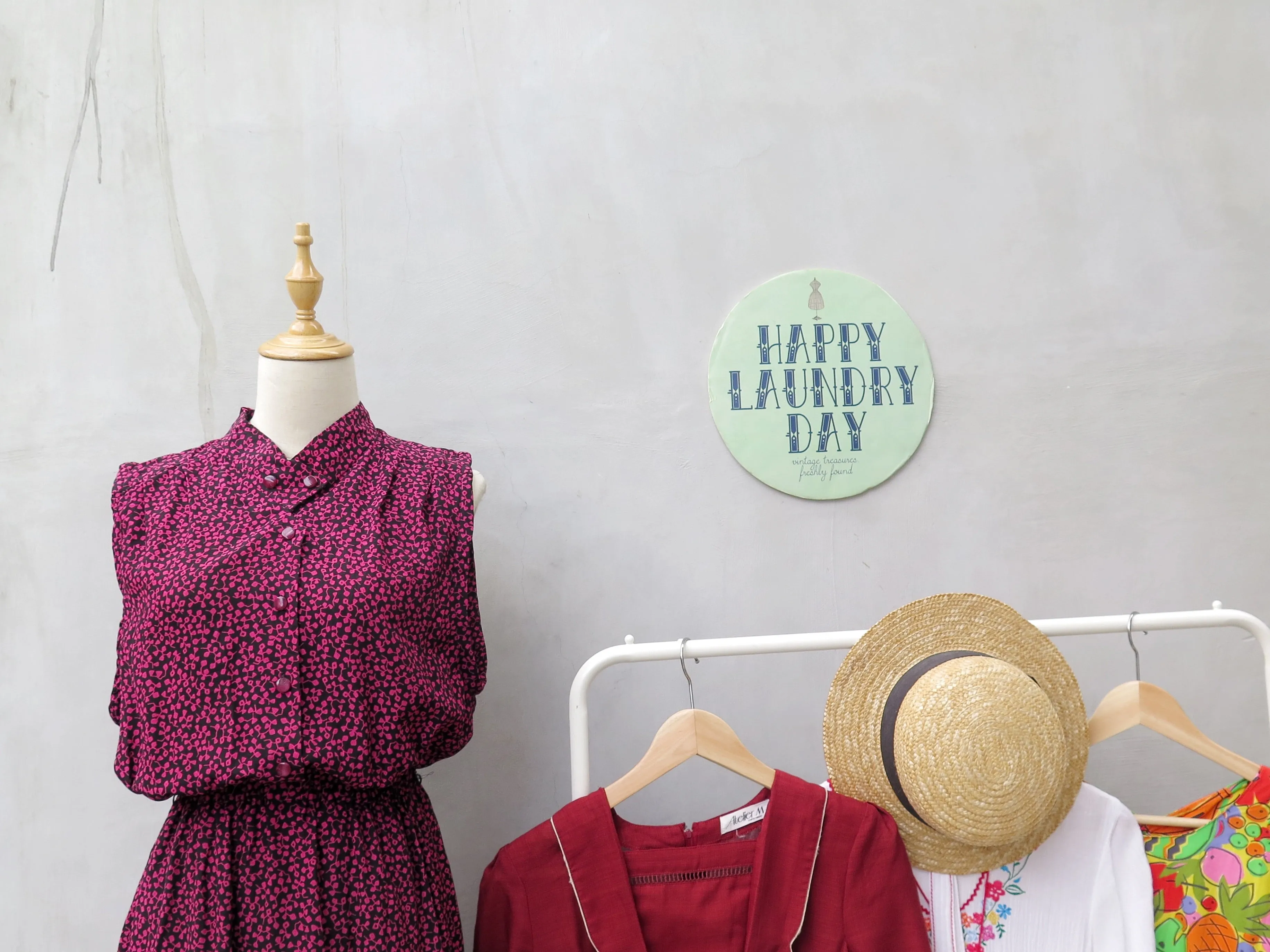 Seraphin | Vintage 1960s 1970s Unique Chelsea collar purple and black clover print sleeveless dress